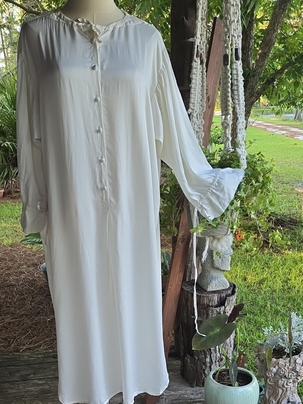 Colonial Williamsburg 100% Silk Cream Long Nightgown Size Medium